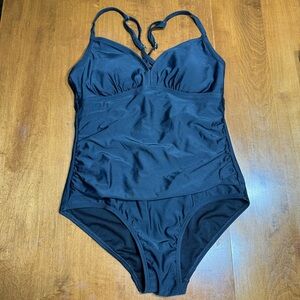 KONA SOL Women’s swim wear. Crisscross back Adjustable straps Swimsuit Size Med